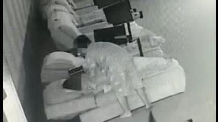 舒服到睡著…男假冒員工偷揉女客胸部