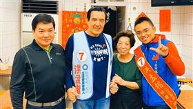 繼鹿茸後又口誤！馬英九逛淡水老街　卻傻問：阿給是人名？（圖／翻攝自洪孟楷臉書）