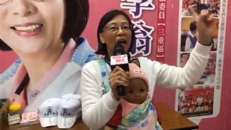 網傳走路工現領1千2李翁月娥急報警