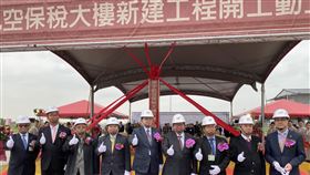 星宇航空保稅大樓開工動土星宇航空保稅大樓興建工程開工動土典禮27日舉行，桃園市長鄭文燦（右4）、星宇航空董事長張國煒（右5）等人出席。中央社記者邱俊欽桃園機場攝　108年12月27日