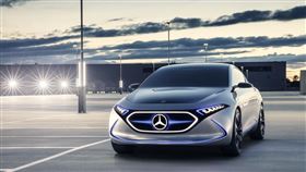 ▲賓士展出Concept EQA電動概念車。（圖／Mercedes-Benz提供）