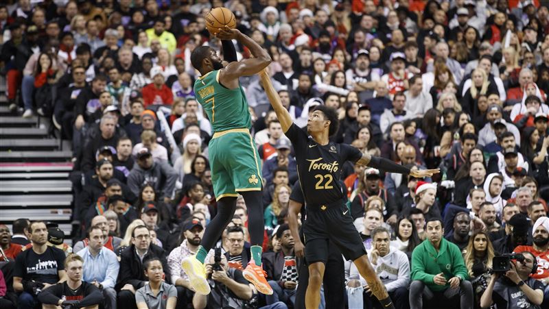 NBA／飆三分沒進　杰倫抓籃板暴扣
