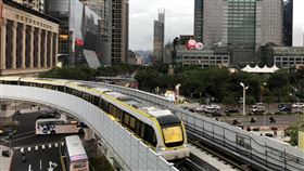 交通部28日決定新北環狀線履勘日交通部表示，28日舉行新北捷運環狀線第一階段履勘前置會議，才決定履勘日期，履勘完成後，須改善完成相關意見才准許通車。圖為環狀線車廂通過新北市府前。（捷運局提供）中央社記者黃旭昇新北傳真  108年12月23日