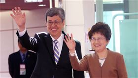 陳副總統啟程訪帛琉副總統陳建仁（左）伉儷28日啟程出訪友邦帛琉，參加台帛建交20週年慶祝活動，陳副總統表示，除將代表我國政府跟人民一同歡慶雙方建交20週年外，也將感謝帛琉總統雷蒙傑索（Tommy E. Remengesau, Jr.）長期以來在國際上為台灣發聲。中央社記者邱俊欽桃園機場攝　108年12月28日