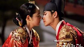 韓劇《擁抱太陽的月亮》（圖／翻攝自IMDb）