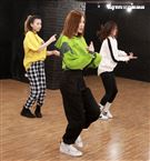 安心亞為跨年努力的練舞彩排。（記者邱榮吉/攝影）