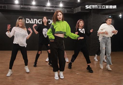 安心亞跨年練舞彩排