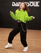 安心亞為跨年努力的練舞彩排。（記者邱榮吉/攝影）