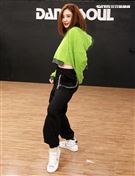 安心亞為跨年努力的練舞彩排。（記者邱榮吉/攝影）