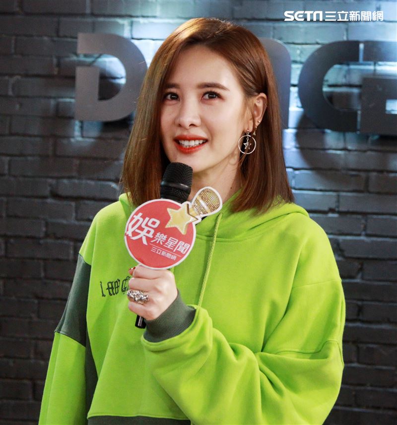 安心亞為跨年努力的練舞彩排。（記者邱榮吉/攝影）