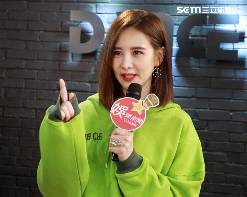 安心亞為跨年努力的練舞彩排。（記者邱榮吉/攝影）