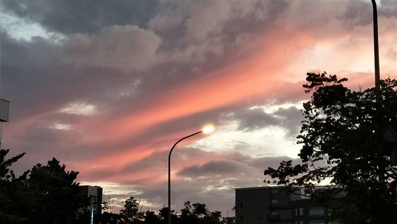 跨年變天？北市驚見火燒雲吳德榮曝…