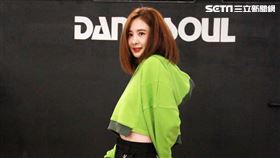 安心亞為跨年努力的練舞彩排。（記者邱榮吉/攝影）