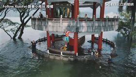 ▲曾文水庫滿水位時，六角涼亭成了現成的跳水台。（圖／Xiaofei小飛 授權）
