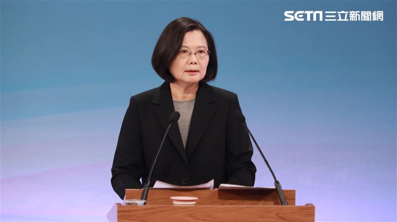 好霸氣！英再酸韓「我不會跪著走路」
