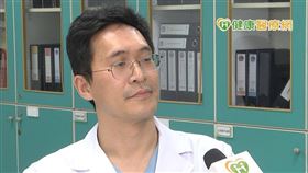 林晏任主任指出，有些人打完疫苗還是有機會得流感，視生活周遭曝露的病毒量多寡而定，舉例來說，坐在流感患者身邊，朝夕相處的情況下，曝露的病毒量多，就很可能有機會染上流感。