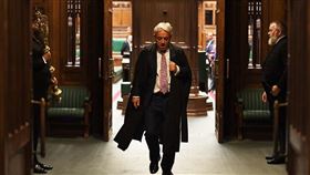 英國前下議院議長貝爾考（中）成為英國230年來，首位辭職後沒有獲得授勳的下議院議長。（圖取自twitter.com/HoCPress）