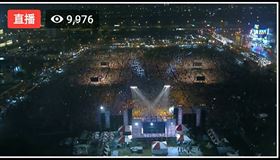 綠黨昨晚也貼文表示，「這是今晚，韓國瑜造勢的空拍照。很多人說：蔡英文穩贏了，幹嘛回家投票？ 但綠黨想拜託大家，務必一定要回家投票。因為，面對鋼鐵般的韓粉，我們只有投下每一張選票才能確定，去年的悲劇不會再次重演。回家投票吧，為了台灣！」
圖／翻攝自綠黨臉書

