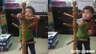 4歲童迷詠春！暖爸改造掛衣架當木樁