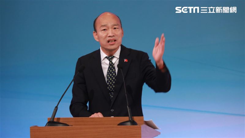 韓辯論會脫鞋搓腳？26秒關鍵片曝光