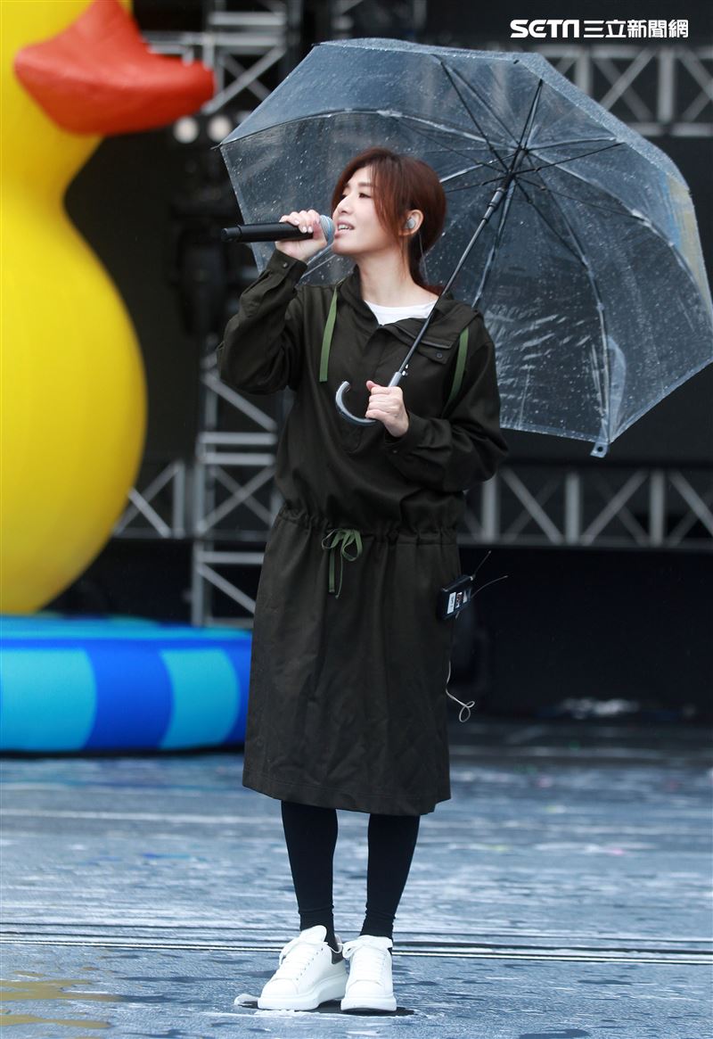 蘇慧倫「臺北最High新年城-2020跨年晚會」彩排，黃小鴨當背景將表演熟悉的小鴨、檸檬樹等歌曲。（記者邱榮吉/攝影）