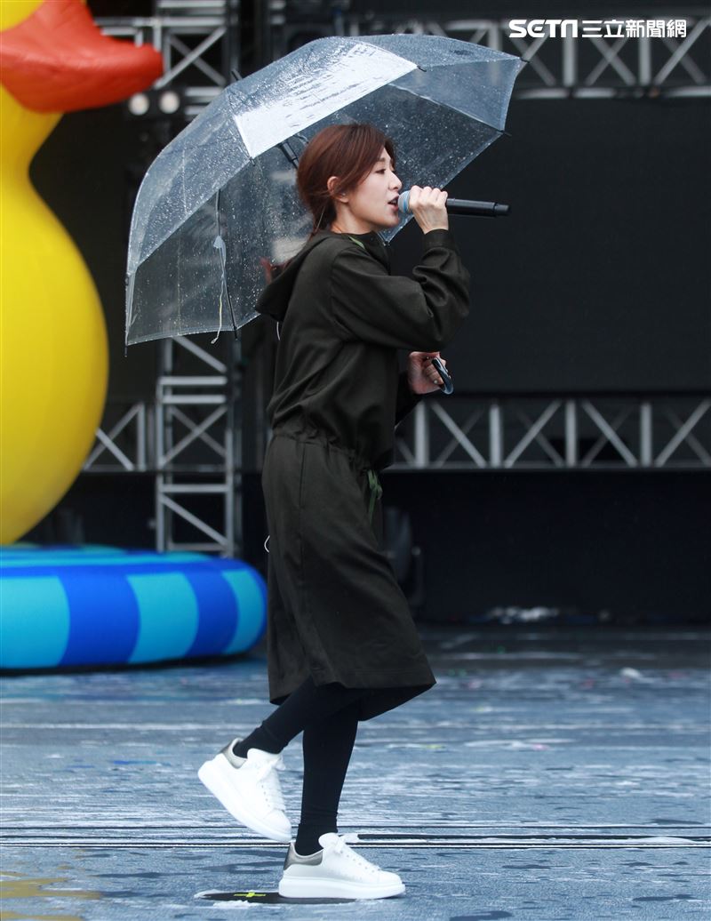 蘇慧倫「臺北最High新年城-2020跨年晚會」彩排，黃小鴨當背景將表演熟悉的小鴨、檸檬樹等歌曲。（記者邱榮吉/攝影）