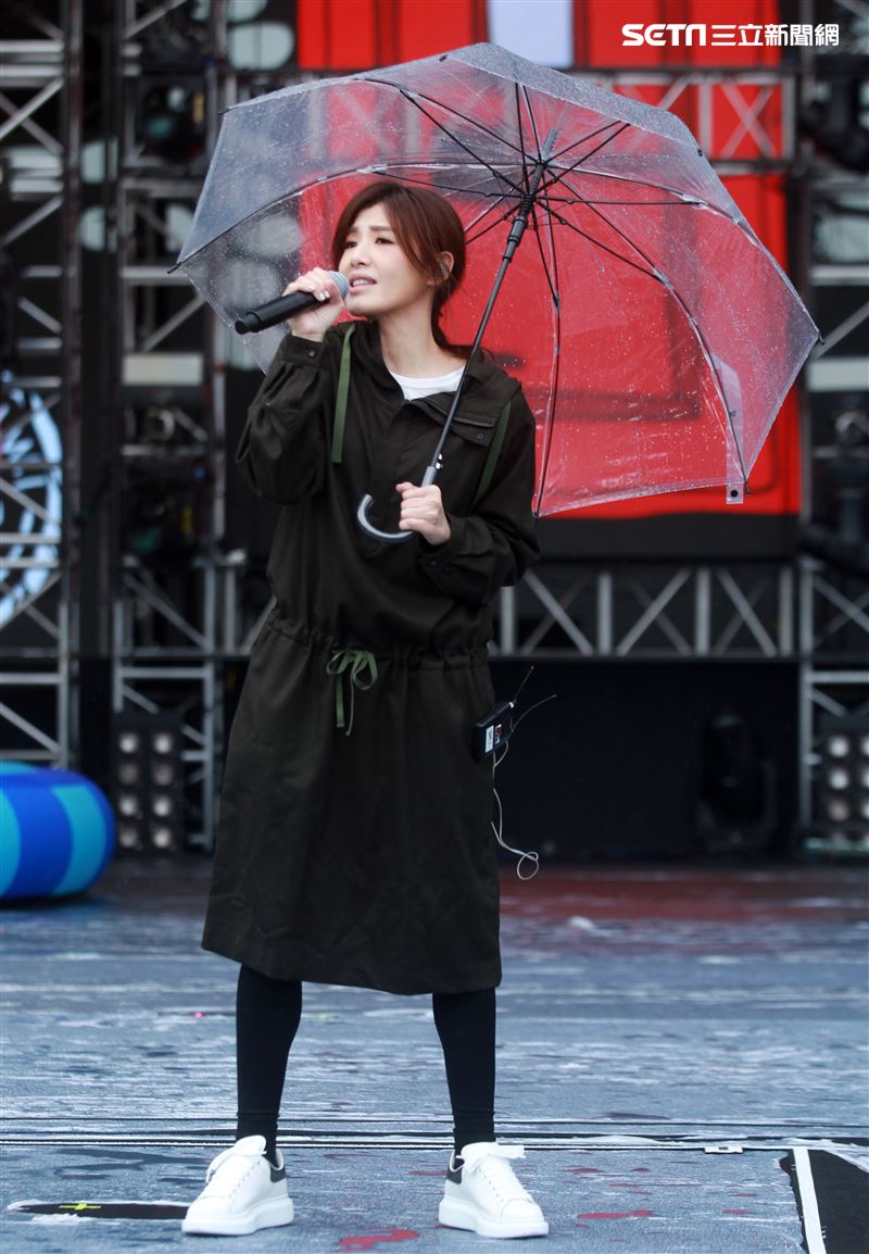 蘇慧倫「臺北最High新年城-2020跨年晚會」彩排，黃小鴨當背景將表演熟悉的小鴨、檸檬樹等歌曲。（記者邱榮吉/攝影）