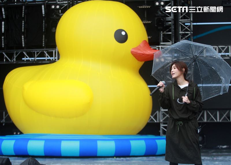 蘇慧倫「臺北最High新年城-2020跨年晚會」彩排，黃小鴨當背景將表演熟悉的小鴨、檸檬樹等歌曲。（記者邱榮吉/攝影）