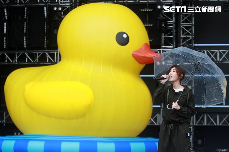 蘇慧倫「臺北最High新年城-2020跨年晚會」彩排，黃小鴨當背景將表演熟悉的小鴨、檸檬樹等歌曲。（記者邱榮吉/攝影）
