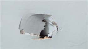 木門,吹頭髮,女友,洞,力氣,手肘(圖/翻攝自爆費工社)