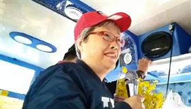 謝姓韓粉阿嬤,鋼鐵外套（圖／翻攝自韓國瑜後援會臉書）