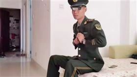 警察,軍人,偽裝,教練,身材,顏值,詐騙,大陸,南寧,結實,性愛,錢財,借錢,投資 圖／翻攝自微博