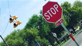 Stop sign,停止招牌,遵守,用路人,PTT　圖／翻攝自臉書