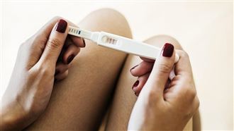 驗孕驚見2條線！醫看她「掏出1物」笑了