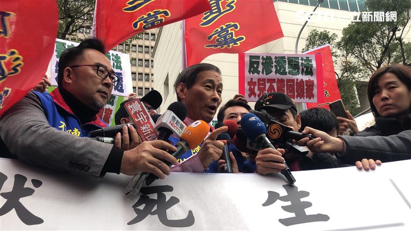 抗反滲透法　白狼嗆：我是中共同路人