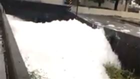 苗栗苑里　河冒泡泡　排放廢水