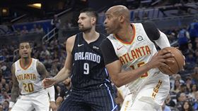 ▲卡特（Vince Carter）對戰前東家魔術。（圖／美聯社／達志影像）