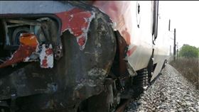 台鐵撞堆高機（圖／台鐵提供）