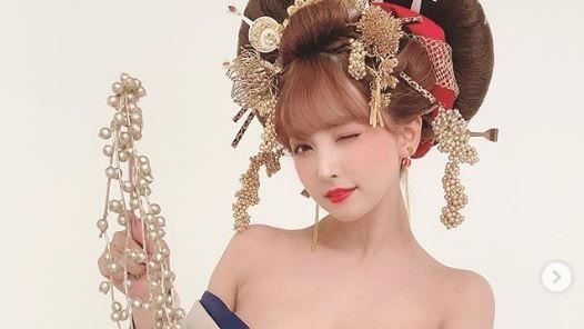 三上悠亞花魁裝迎新年！雪乳胸口炸出