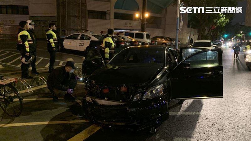 離奇！板橋車禍　駕駛丟百萬名車逃逸