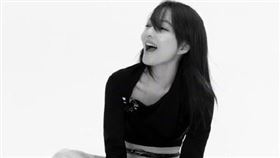 張韶涵黑白照（圖／翻攝自微博）