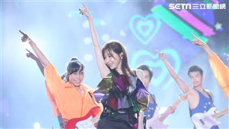 嗨炸！王心凌唱到一半…竟「放大絕」