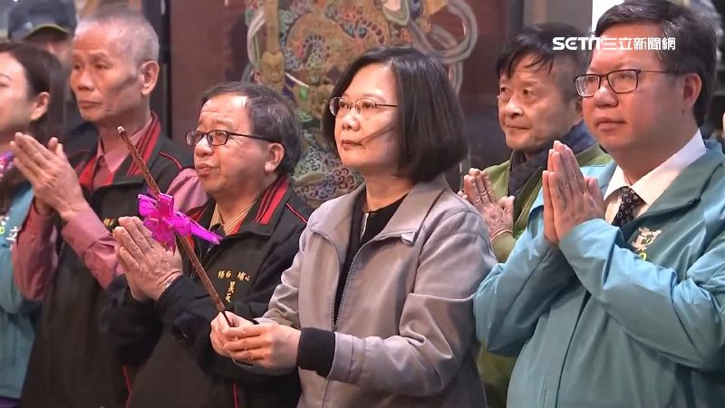 助選挺學弟！小英：台大法律都很優秀