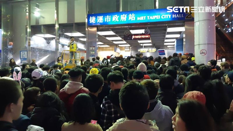 北捷人次破284萬！散場塞爆捷運站