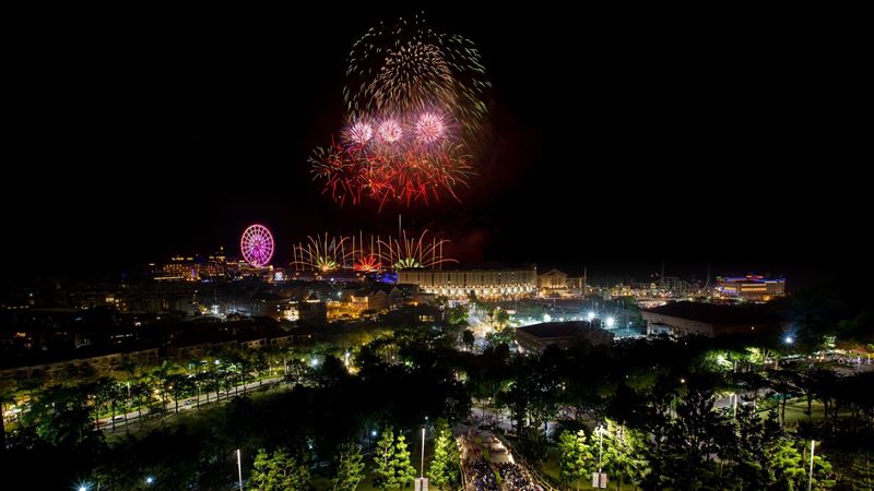 科技煙火　義大上演無人機燈光秀