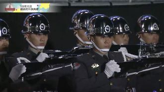 鋼鐵硬漢！國軍向「世紀英雄」致敬