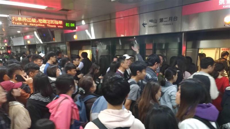 高捷跨年運量降！輕軌不及去年一半