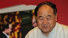 中國作家莫言控告深圳一家公司，擅自使用他的照片和書法作品在企業宣傳片中。法院判莫言獲賠人民幣210萬元（約新台幣917.7萬元）。（中央社檔案照片）