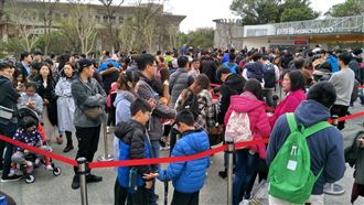 元旦新竹動物園擠爆！入園得排2小時