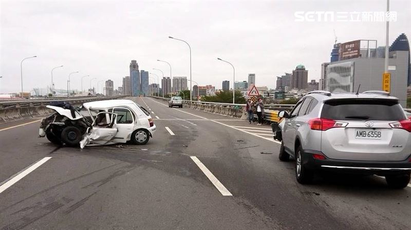 水泥預拌車輪胎不見　後車追撞釀8傷